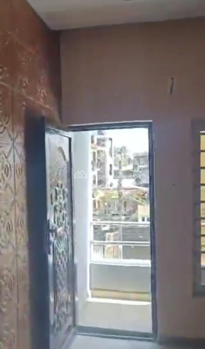 Spacious Standard Decent Two Bedroom Apartment, Jibowu, Yaba, Lagos, Flat / Apartment for Rent