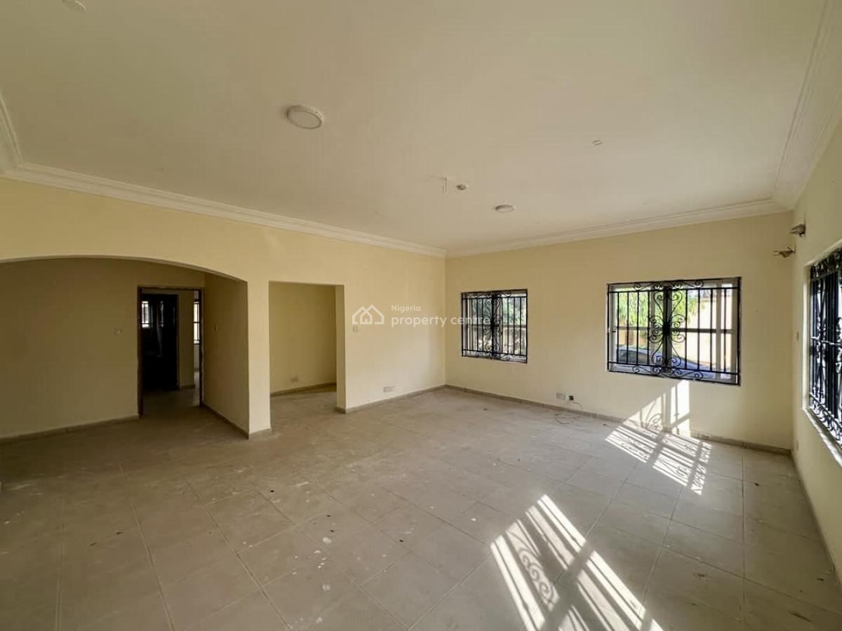 Well Built 3 Bedroom En-suite, Mobile Road, Ajah, Lagos, Flat / Apartment for Rent