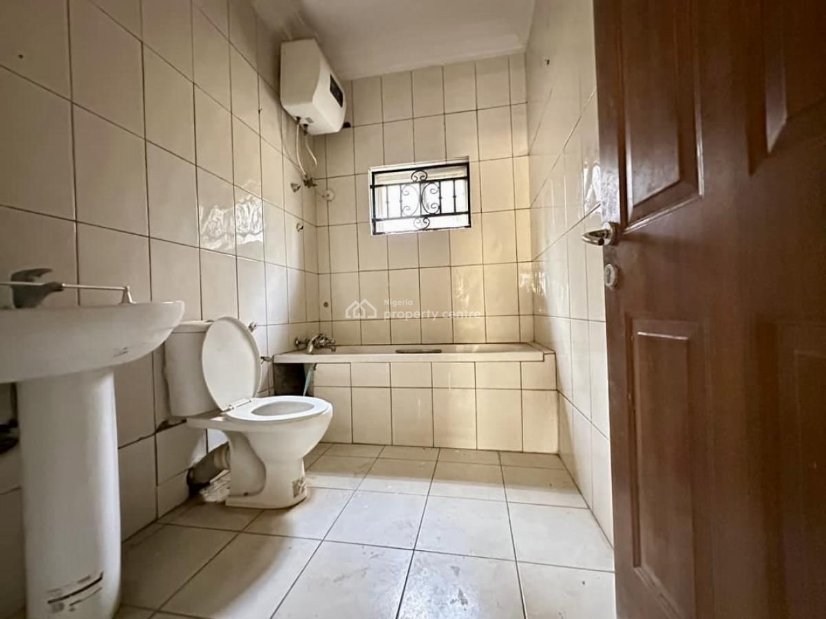 Well Built 3 Bedroom En-suite, Mobile Road, Ajah, Lagos, Flat / Apartment for Rent