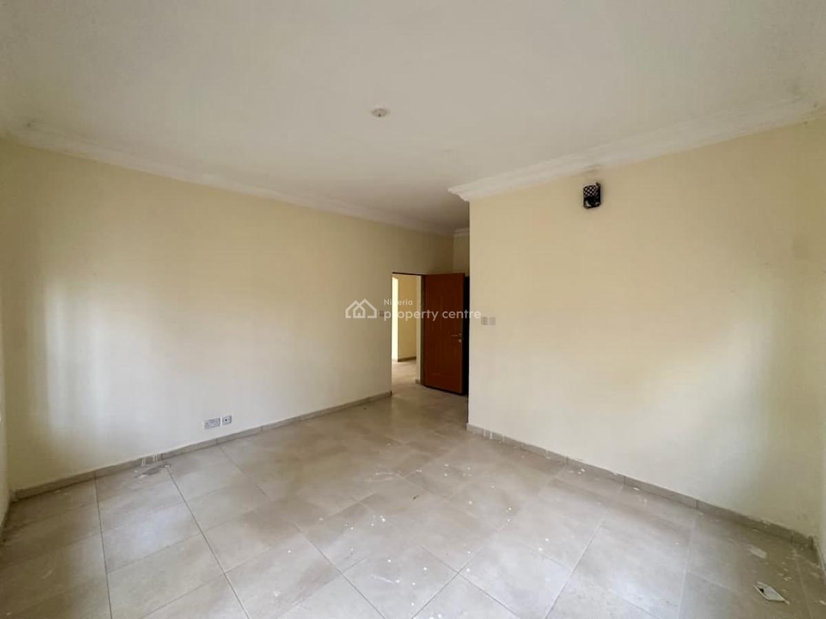 Well Built 3 Bedroom En-suite, Mobile Road, Ajah, Lagos, Flat / Apartment for Rent