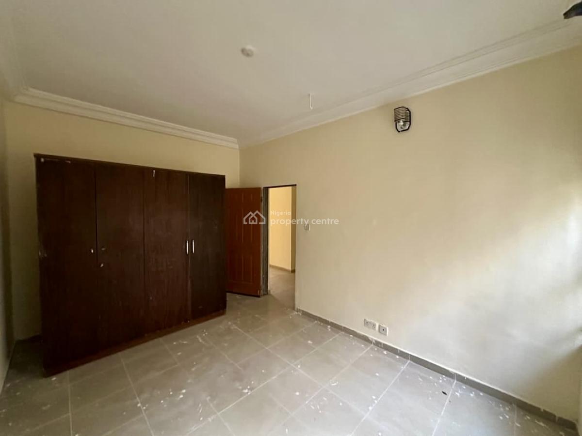 Well Built 3 Bedroom En-suite, Mobile Road, Ajah, Lagos, Flat / Apartment for Rent