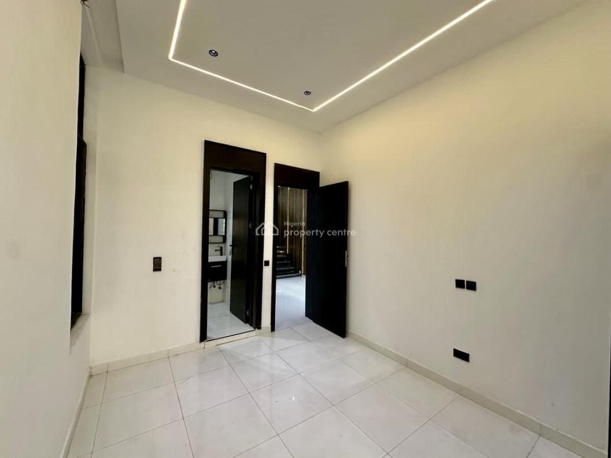 Brief:  luxury 5-bedroom Detached Home with Bq & Pool, Lekki Expressway, Lekki, Lagos, Detached Duplex for Sale