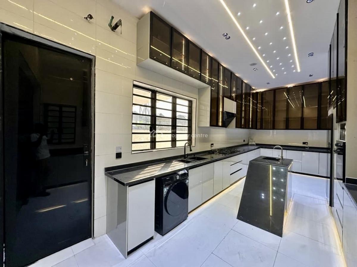 Brief:  luxury 5-bedroom Detached Home with Bq & Pool, Lekki Expressway, Lekki, Lagos, Detached Duplex for Sale