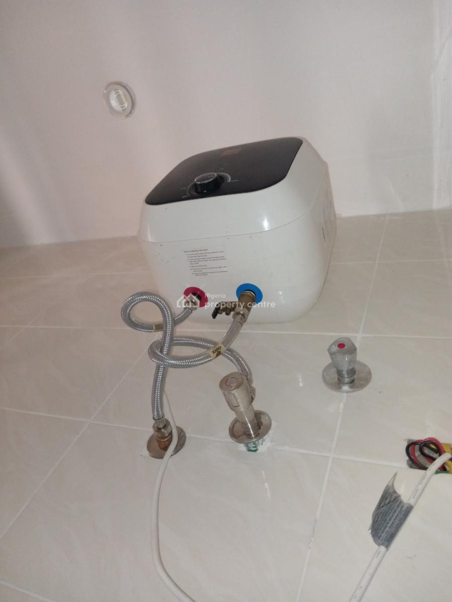 3bedroom Flat Upstairs, Sangotedo, Ajah, Lagos, Flat / Apartment for Rent