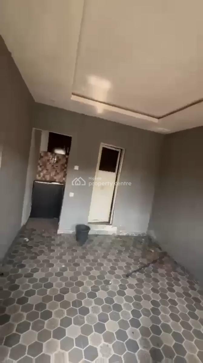 Room Self Contain, Onike, Onike, Yaba, Lagos, Flat / Apartment for Rent