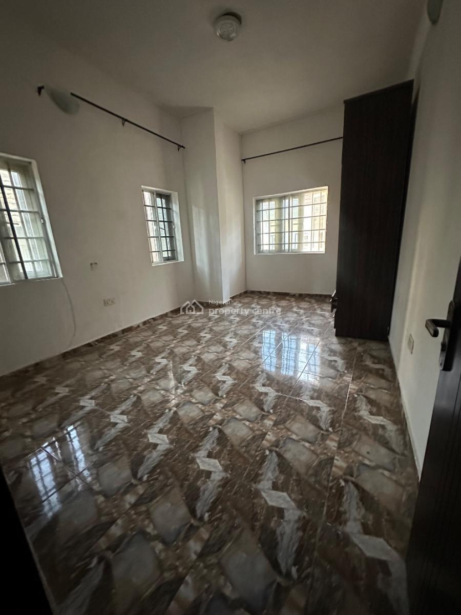 Specious Self Services 3bedroom Flat, Osapa, Lekki, Lagos, Flat / Apartment for Rent