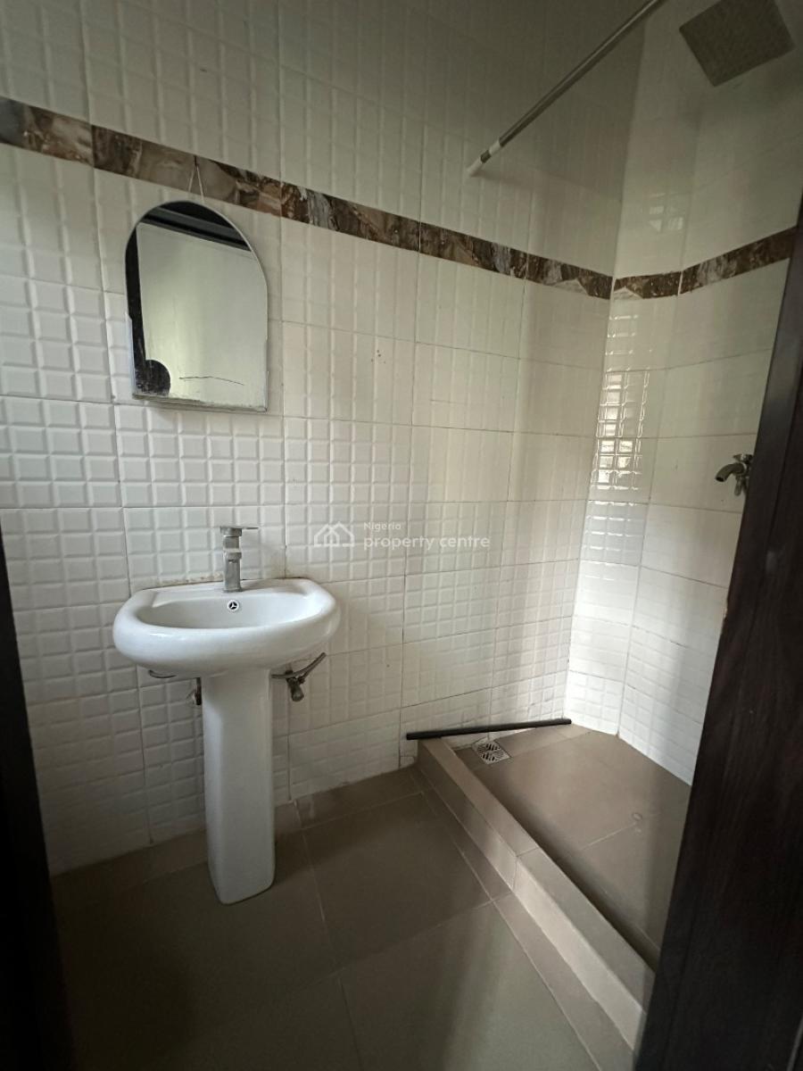 Specious Self Services 3bedroom Flat, Osapa, Lekki, Lagos, Flat / Apartment for Rent