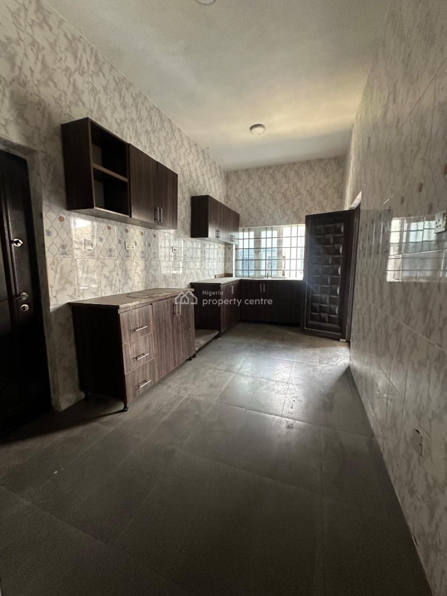 Specious Self Services 3bedroom Flat, Osapa, Lekki, Lagos, Flat / Apartment for Rent