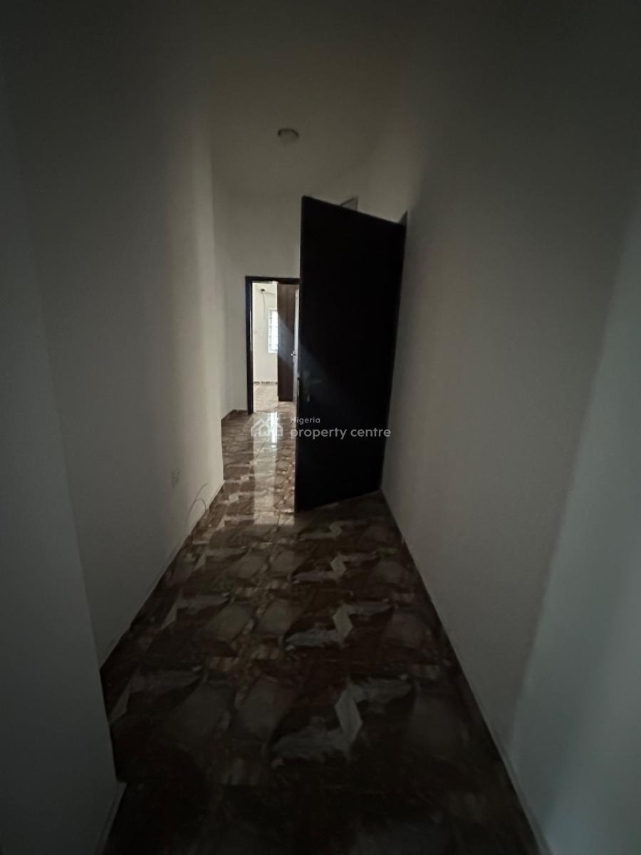 Specious Self Services 3bedroom Flat, Osapa, Lekki, Lagos, Flat / Apartment for Rent