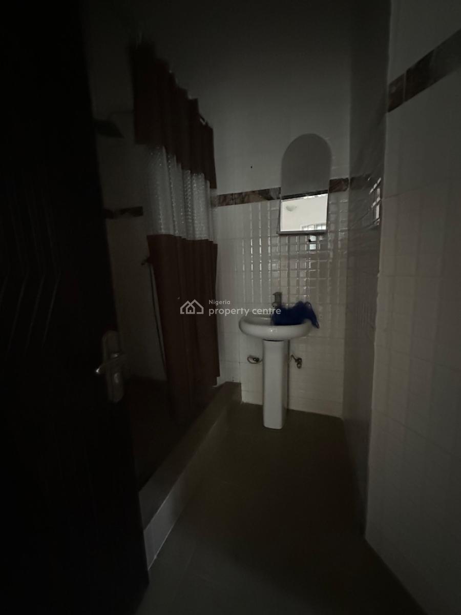 Specious Self Services 3bedroom Flat, Osapa, Lekki, Lagos, Flat / Apartment for Rent