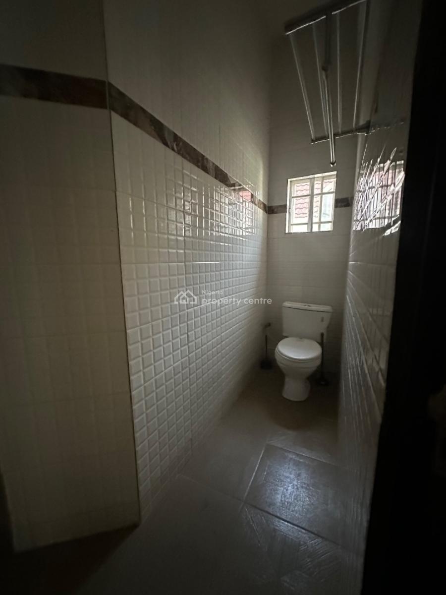 Specious Self Services 3bedroom Flat, Osapa, Lekki, Lagos, Flat / Apartment for Rent