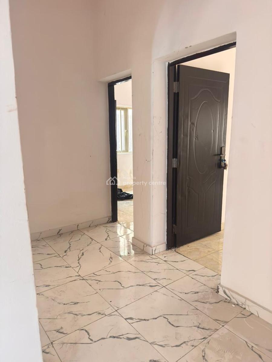 Spacious 3 Bedroom Apartment with Bq in a Well Secured Estate, Agungi, Lekki, Lagos, Flat / Apartment for Rent