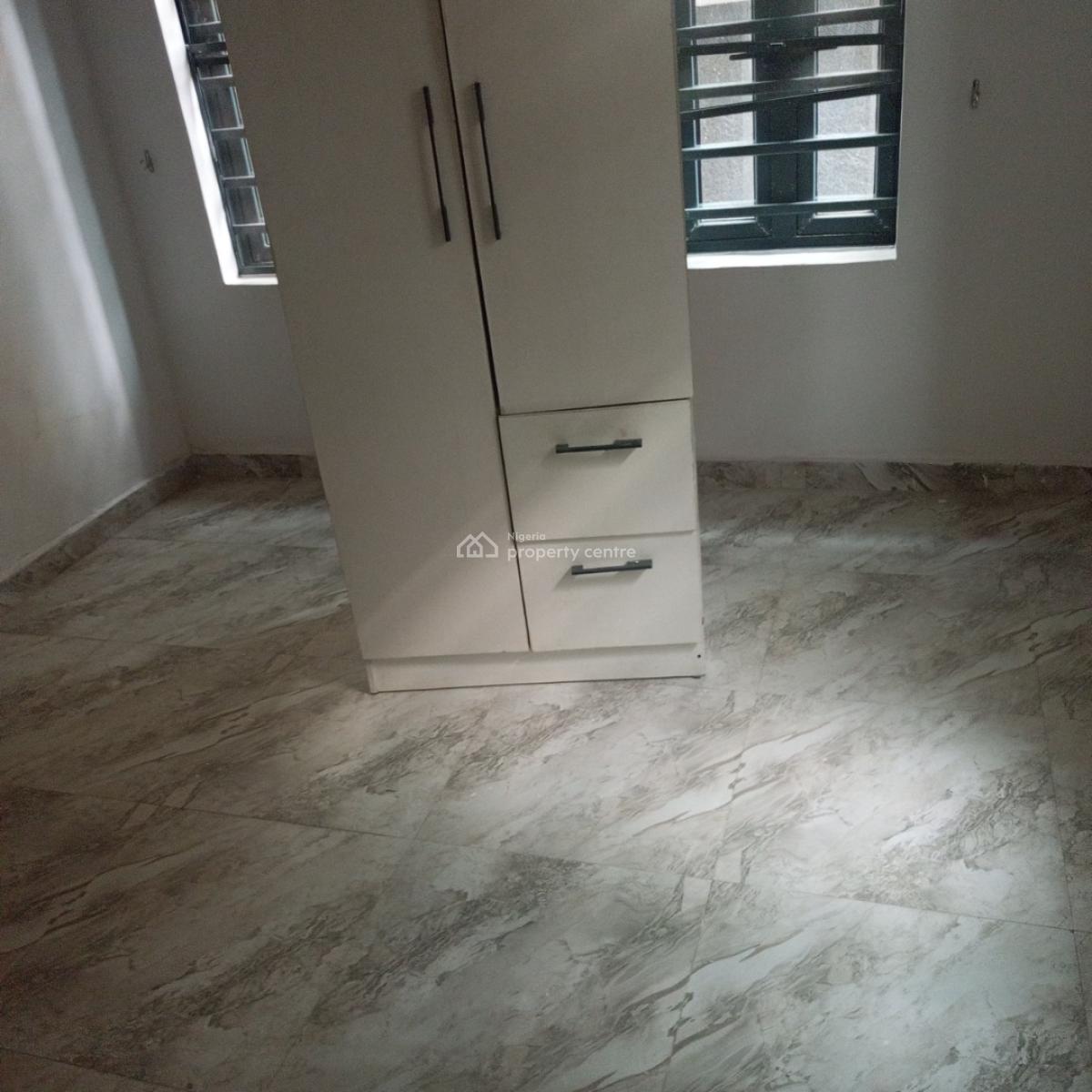 Sharp 2bedroom Apartment (downstairs) with a Swimming Pool, Lekki Pennusula Scheme 2, Lekki Phase 2, Lekki, Lagos, Flat / Apartment for Rent