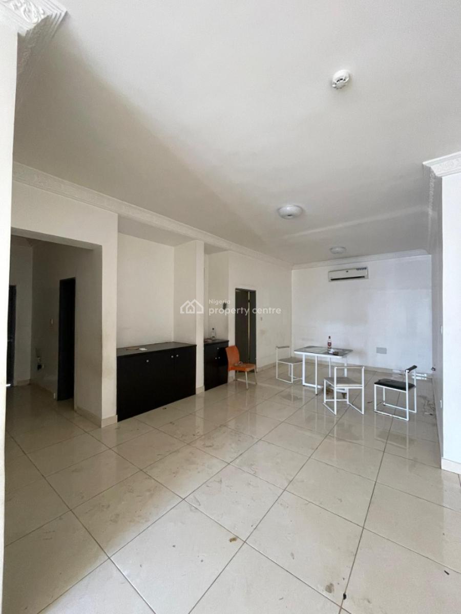 Spacious Serviced 3 Bedroom Apartment Upstairs (2nd Floor), Chevron Drive, Chevron, Lekki, Lagos, Flat / Apartment for Rent