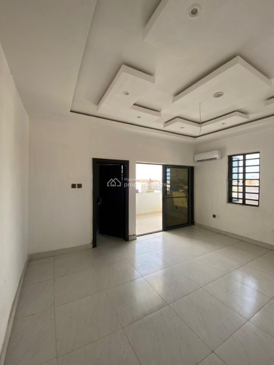Spacious 2 Bedroom Apartment with Open Terrace Upstairs, Ologolo Jakande, Lekki, Lagos, Flat / Apartment for Rent