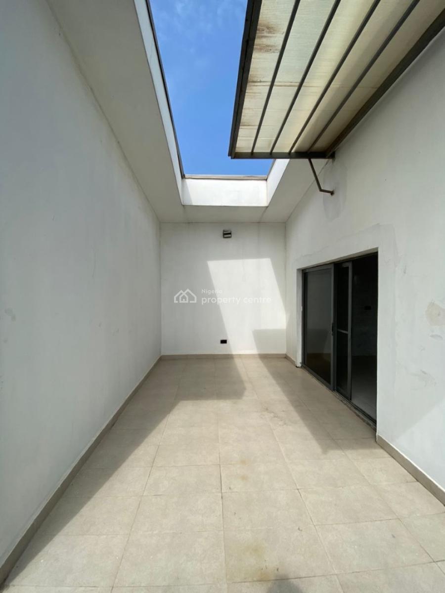 Spacious 2 Bedroom Apartment with Open Terrace Upstairs, Ologolo Jakande, Lekki, Lagos, Flat / Apartment for Rent