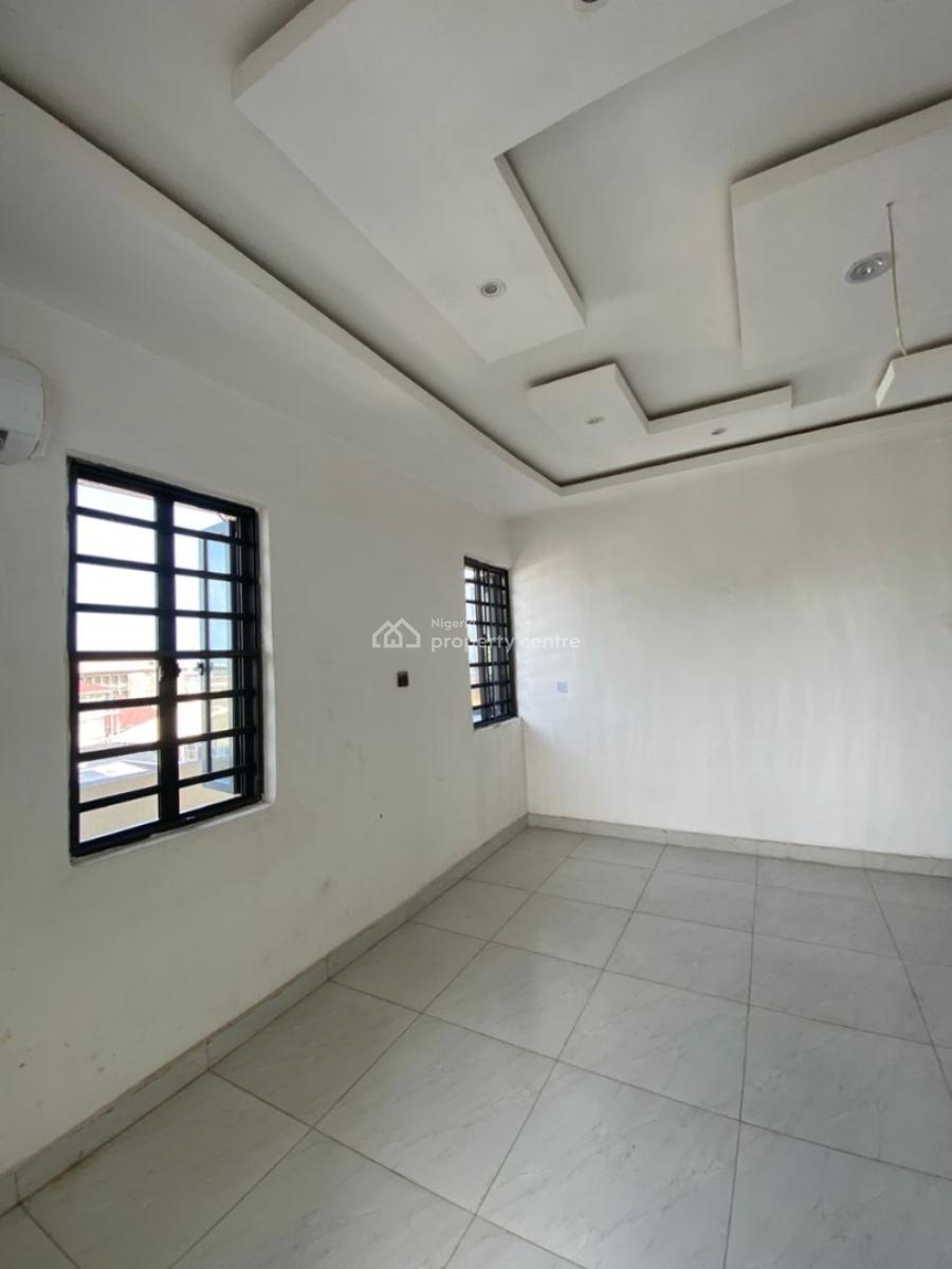 Spacious 2 Bedroom Apartment with Open Terrace Upstairs, Ologolo Jakande, Lekki, Lagos, Flat / Apartment for Rent