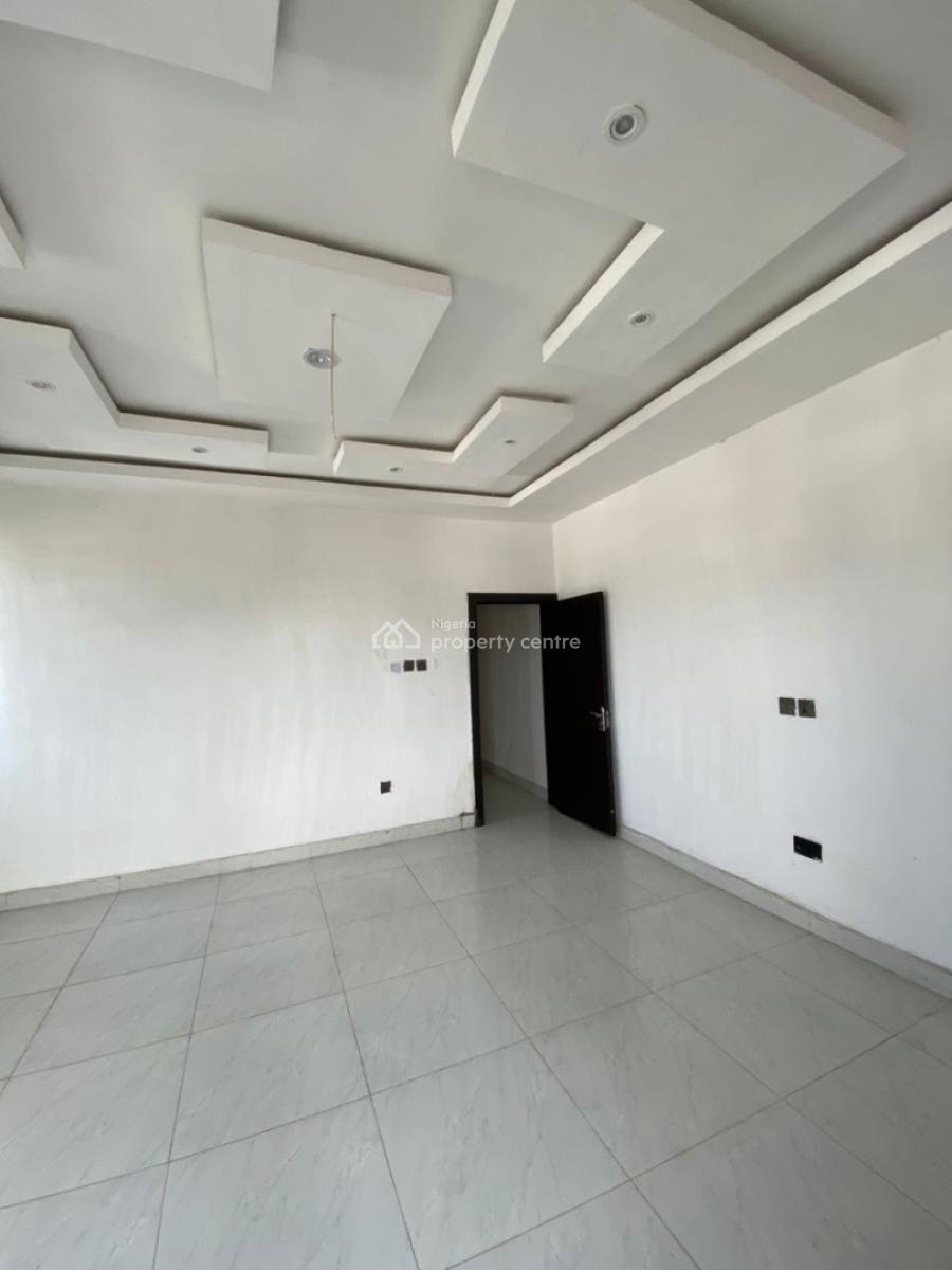 Spacious 2 Bedroom Apartment with Open Terrace Upstairs, Ologolo Jakande, Lekki, Lagos, Flat / Apartment for Rent