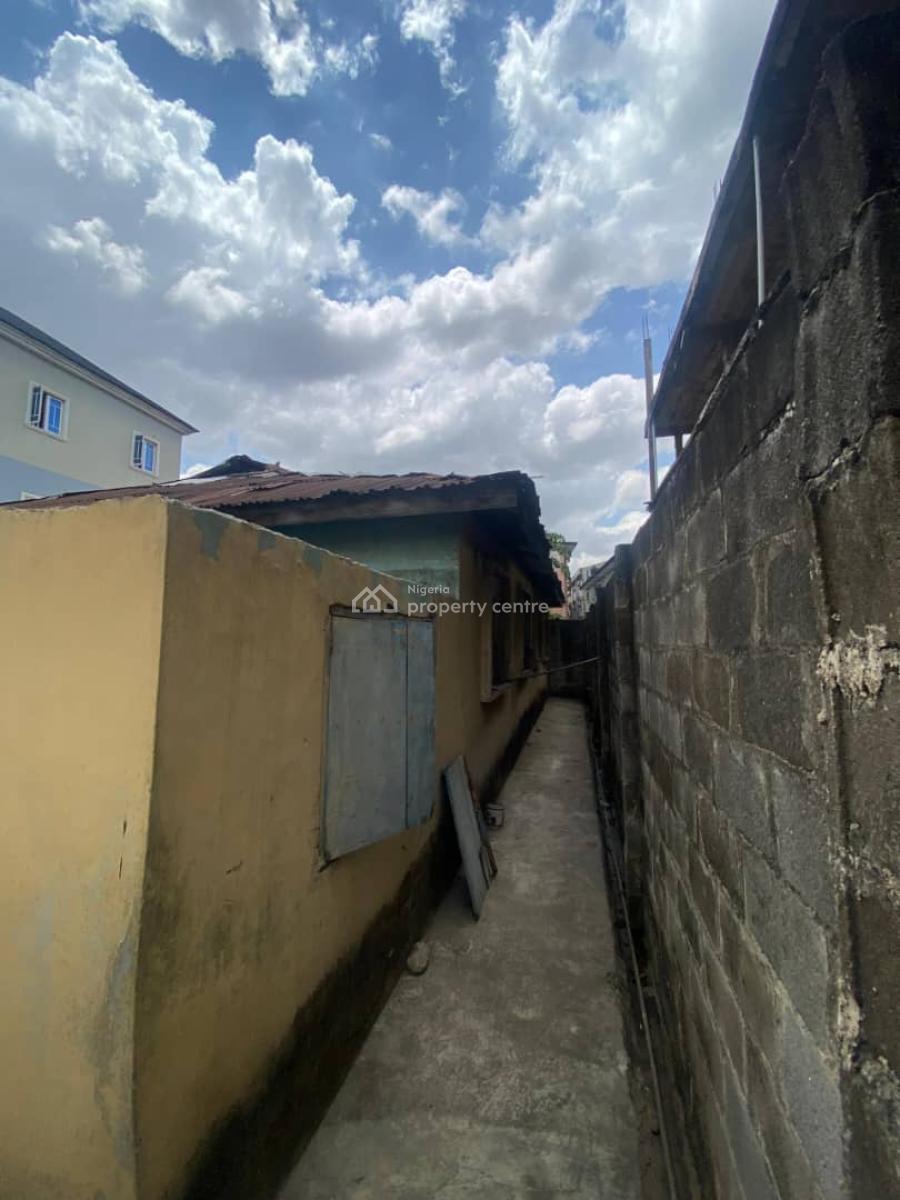 a Demolishable Bungalow on a Half Plot of Land, Opposite Alausa Shopping Mall Off Obafemi Awolowo Way Alausa Ikeja, Alausa, Ikeja, Lagos, Detached Bungalow for Sale