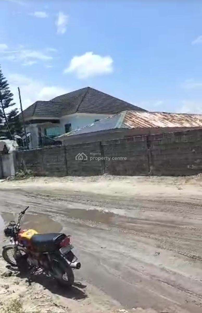 Distress Full Plot of Land Fenced and Gated, Bogije, Ibeju Lekki, Lagos, Mixed-use Land for Sale