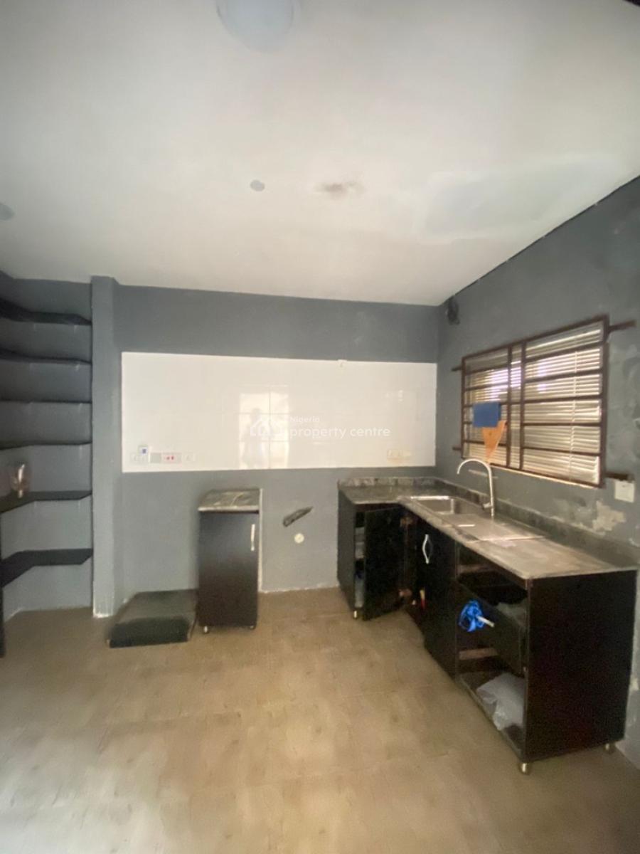 Spacious 3 Bedroom Apartment, Orchid Road, Lekki, Lagos, Flat / Apartment for Rent