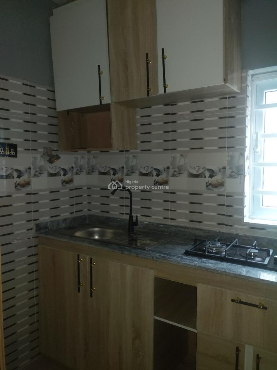 1 Bedroom Flat, Omole Phase 2, Ikeja, Lagos, Mini Flat (room and Parlour) for Rent