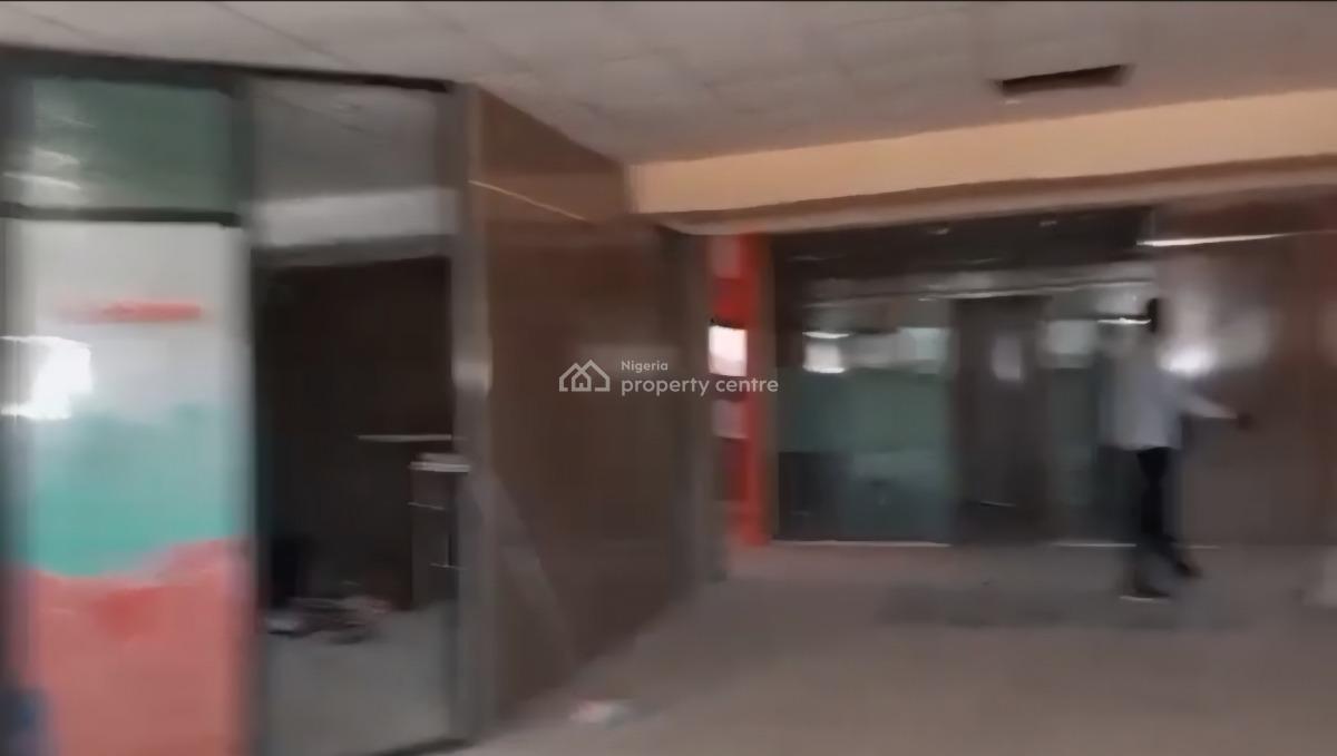 502sqm, Church,hall, Club ,lounge  Rooftop, By Nnpc, Guzape District, Abuja, Plaza / Complex / Mall for Rent