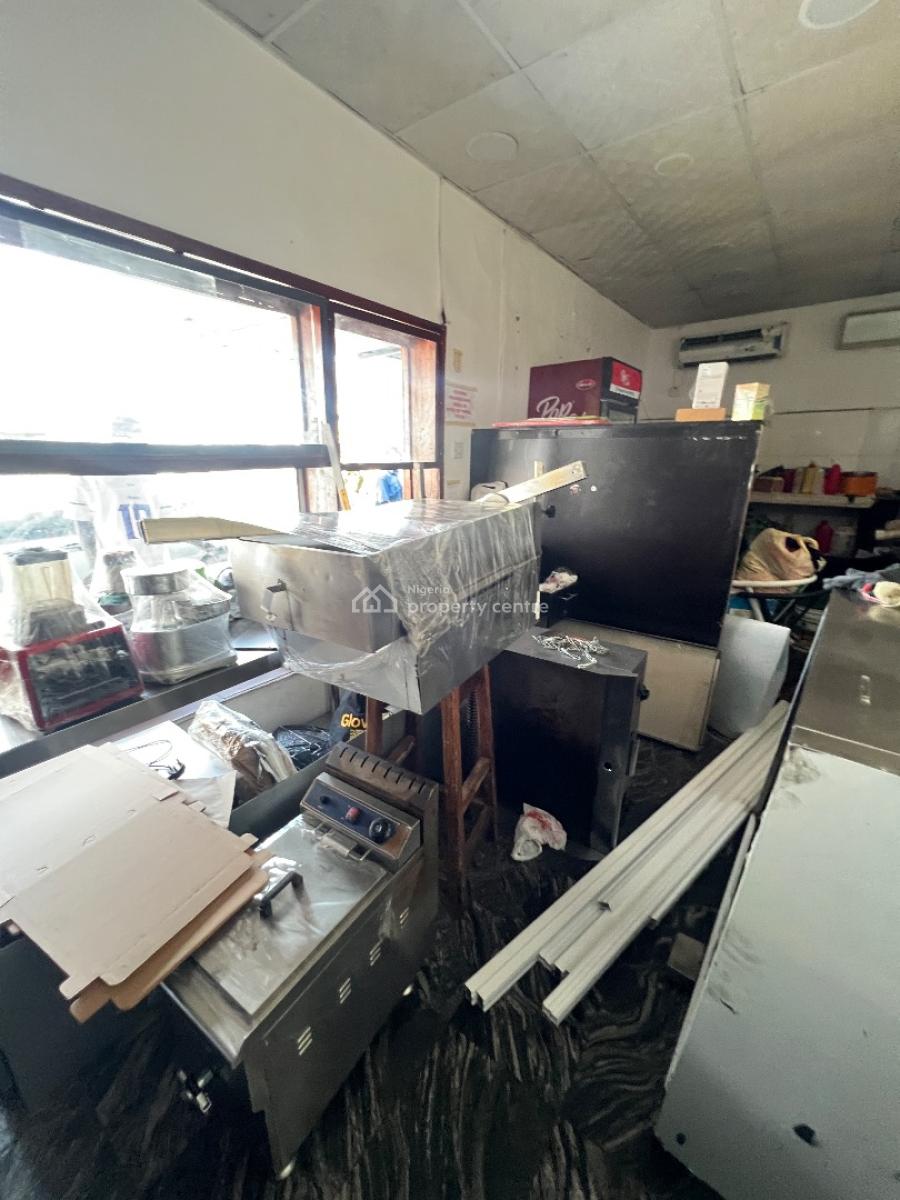 Shop Space on Fola Oshibo Good for Cafe Smoothies at Lekki Phase 1, Fola Oshibo Road Lekki Phase 1, Lekki Phase 1, Lekki, Lagos, Shop for Rent