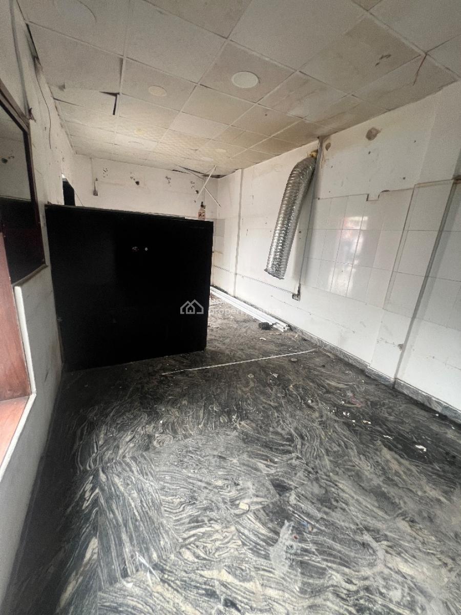 Shop Space, Good for Cafe Smoothies, Fola Oshibo Road, Lekki Phase 1, Lekki, Lagos, Restaurant / Bar for Rent