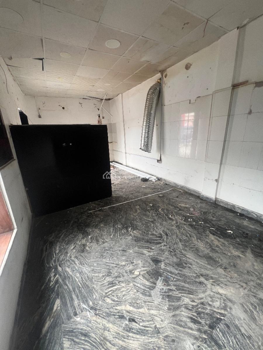 Shop Space, Good for Cafe Smoothies, Fola Oshibo Road, Lekki Phase 1, Lekki, Lagos, Restaurant / Bar for Rent