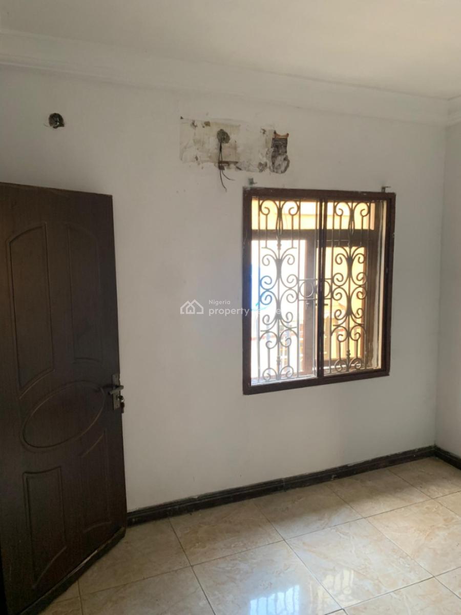Four Bedroom Flat, Upstairs., Gra Phase 2, Magodo, Lagos, Flat / Apartment for Rent