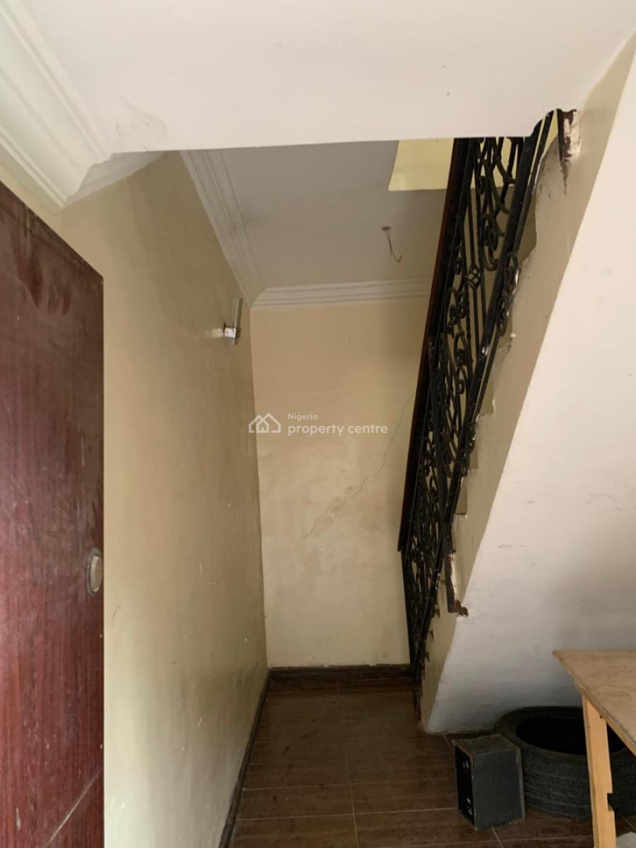 Four Bedroom Flat, Upstairs., Gra Phase 2, Magodo, Lagos, Flat / Apartment for Rent