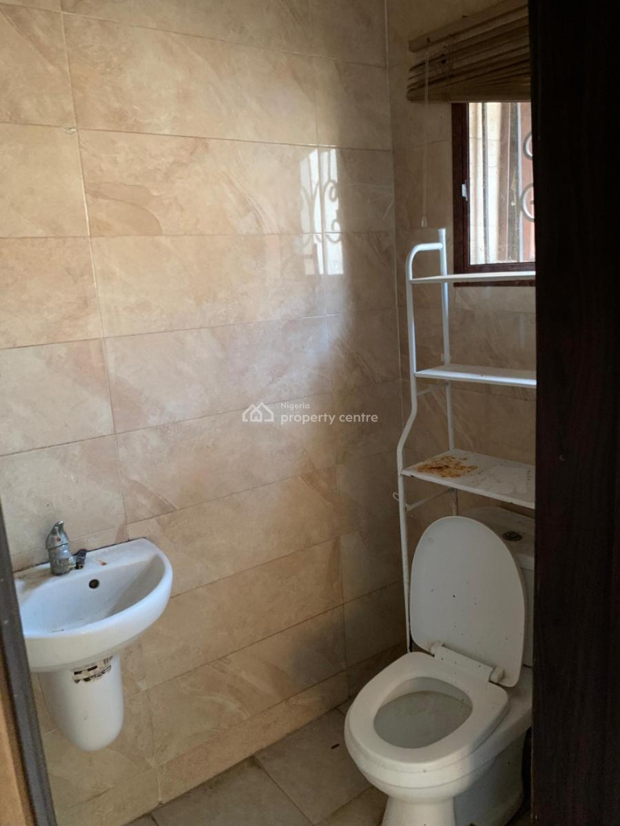 Four Bedroom Flat, Upstairs., Gra Phase 2, Magodo, Lagos, Flat / Apartment for Rent