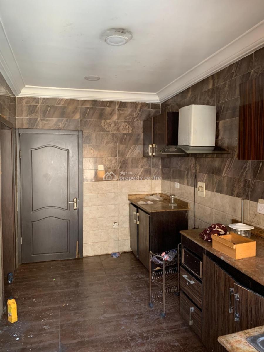 Four Bedroom Flat, Upstairs., Gra Phase 2, Magodo, Lagos, Flat / Apartment for Rent