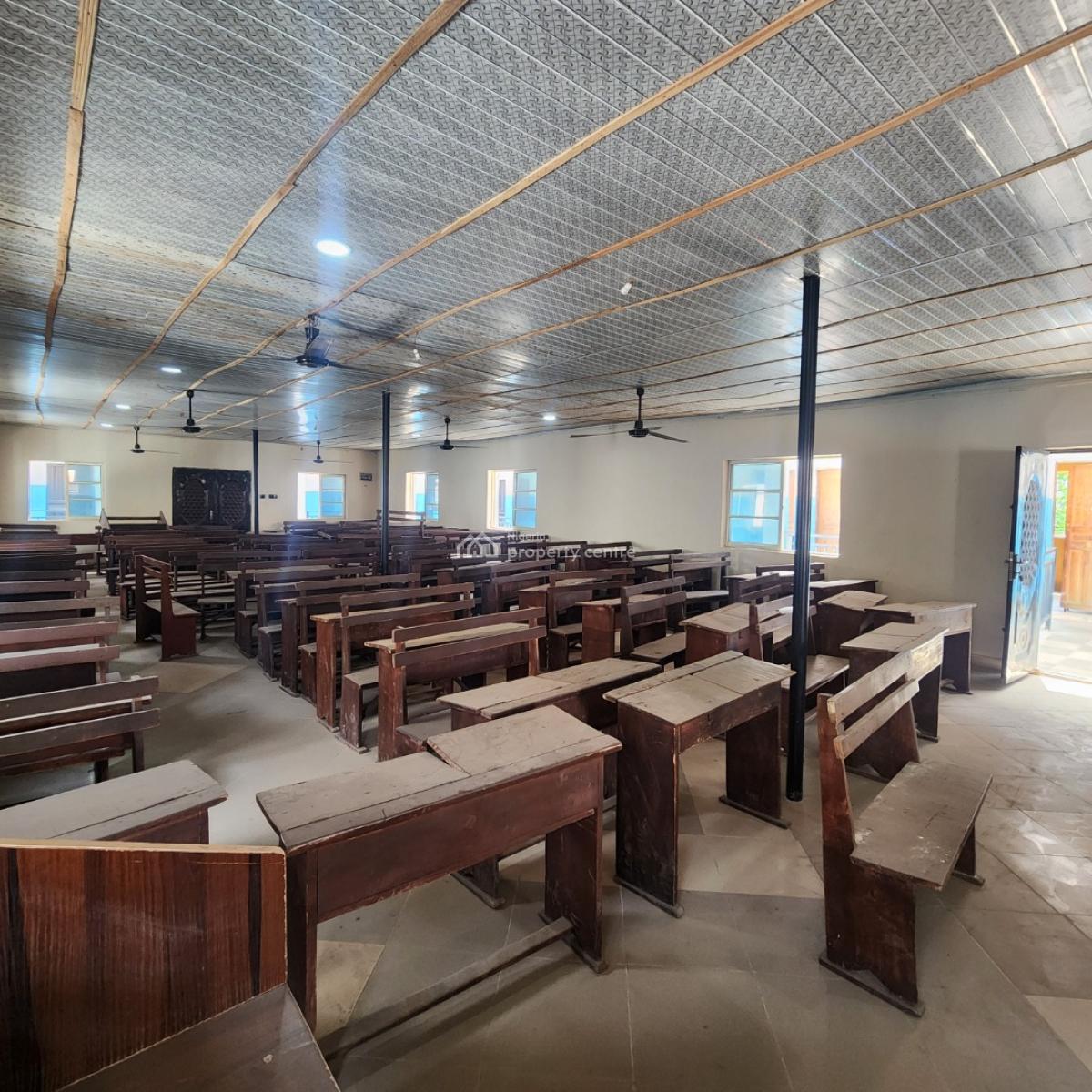 18 Classrooms Functioning College School, Aromolaran, Ibadan, Agodi Gate, Ibadan North, Oyo, School for Sale