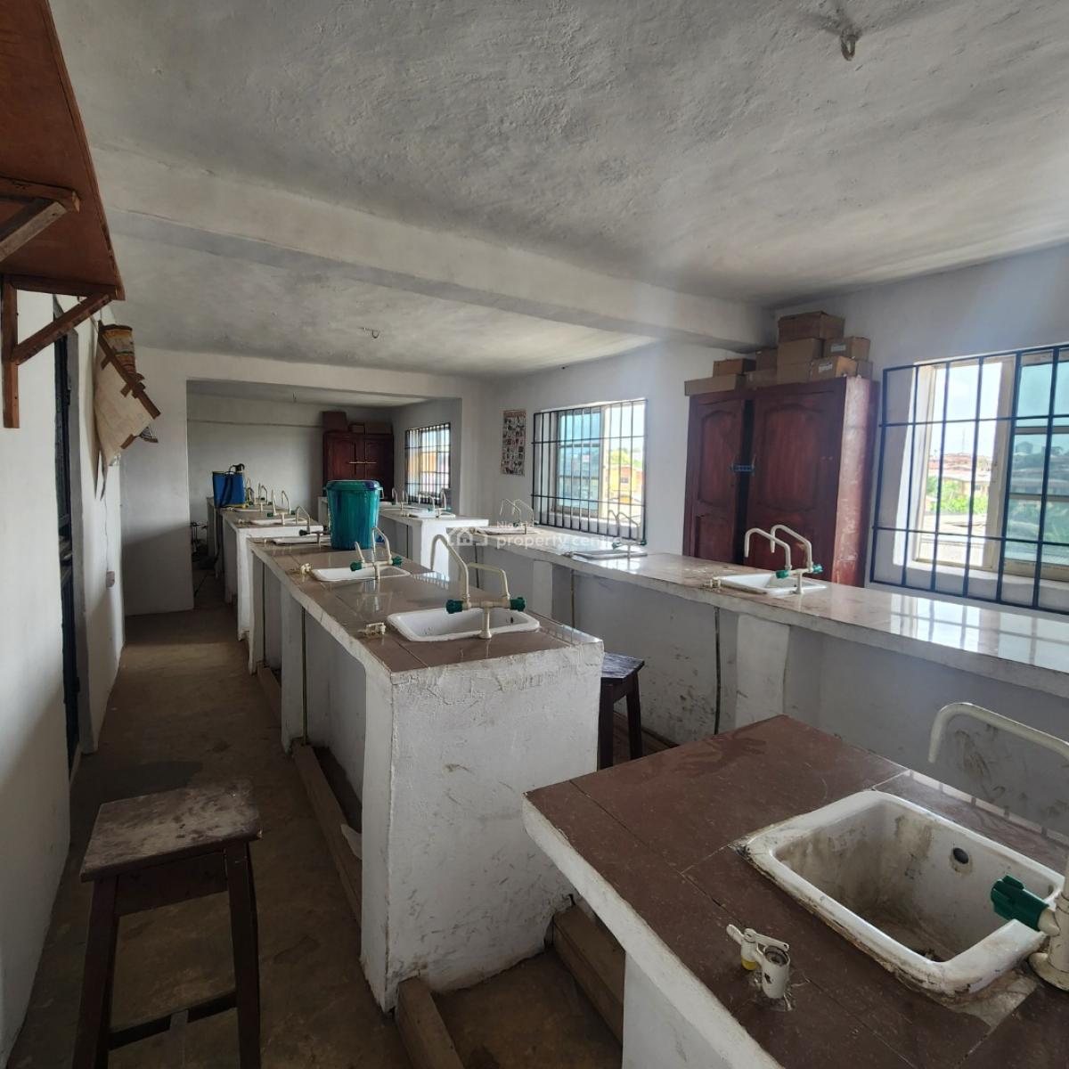 18 Classrooms Functioning College School, Aromolaran, Ibadan, Agodi Gate, Ibadan North, Oyo, School for Sale