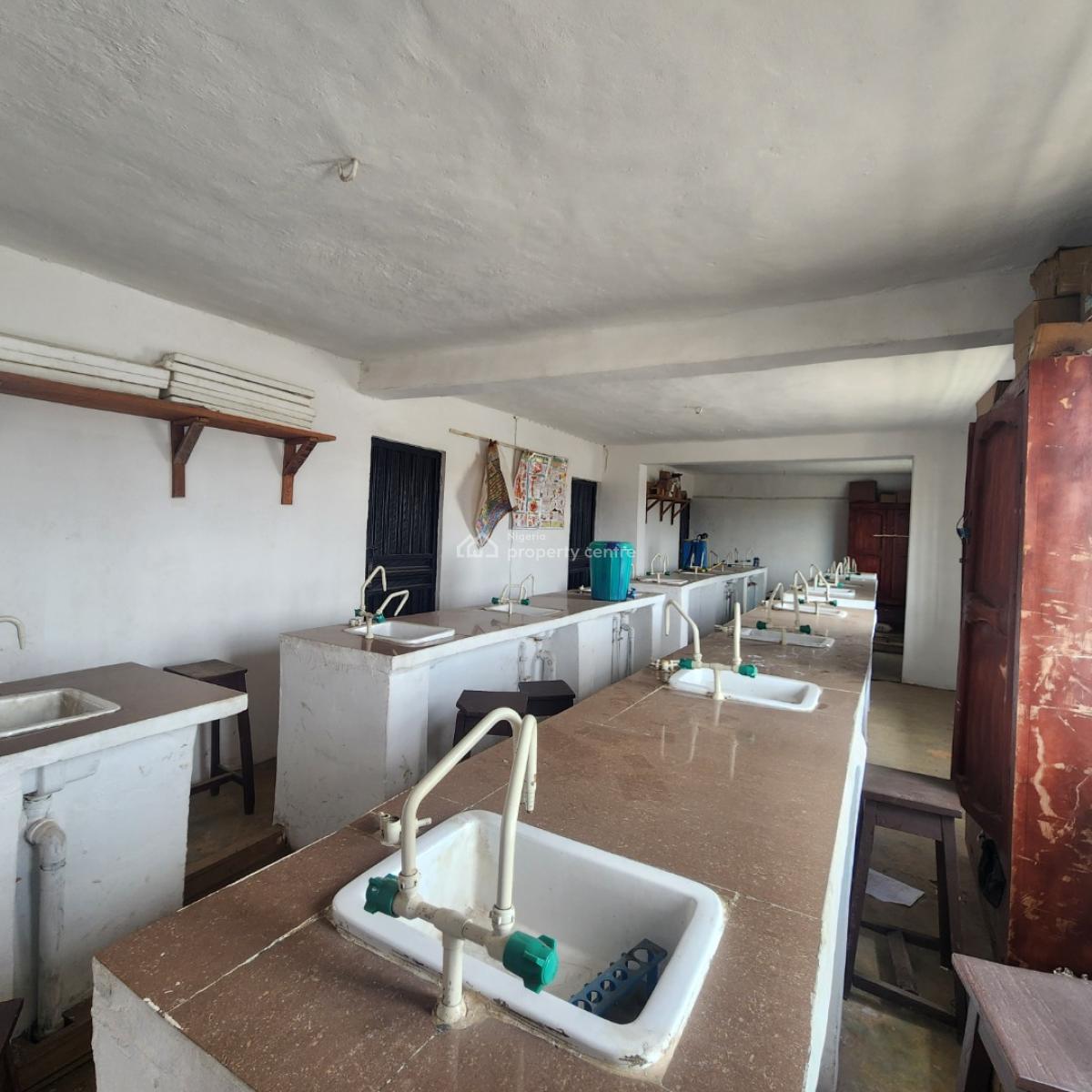 18 Classrooms Functioning College School, Aromolaran, Ibadan, Agodi Gate, Ibadan North, Oyo, School for Sale