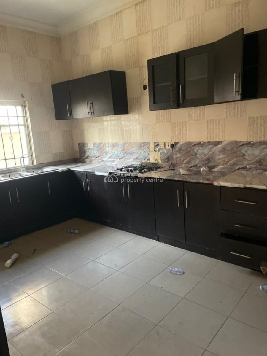 Nice and Spacious 3 Bedroom Flat, Lekki, Lagos, Flat / Apartment for Rent