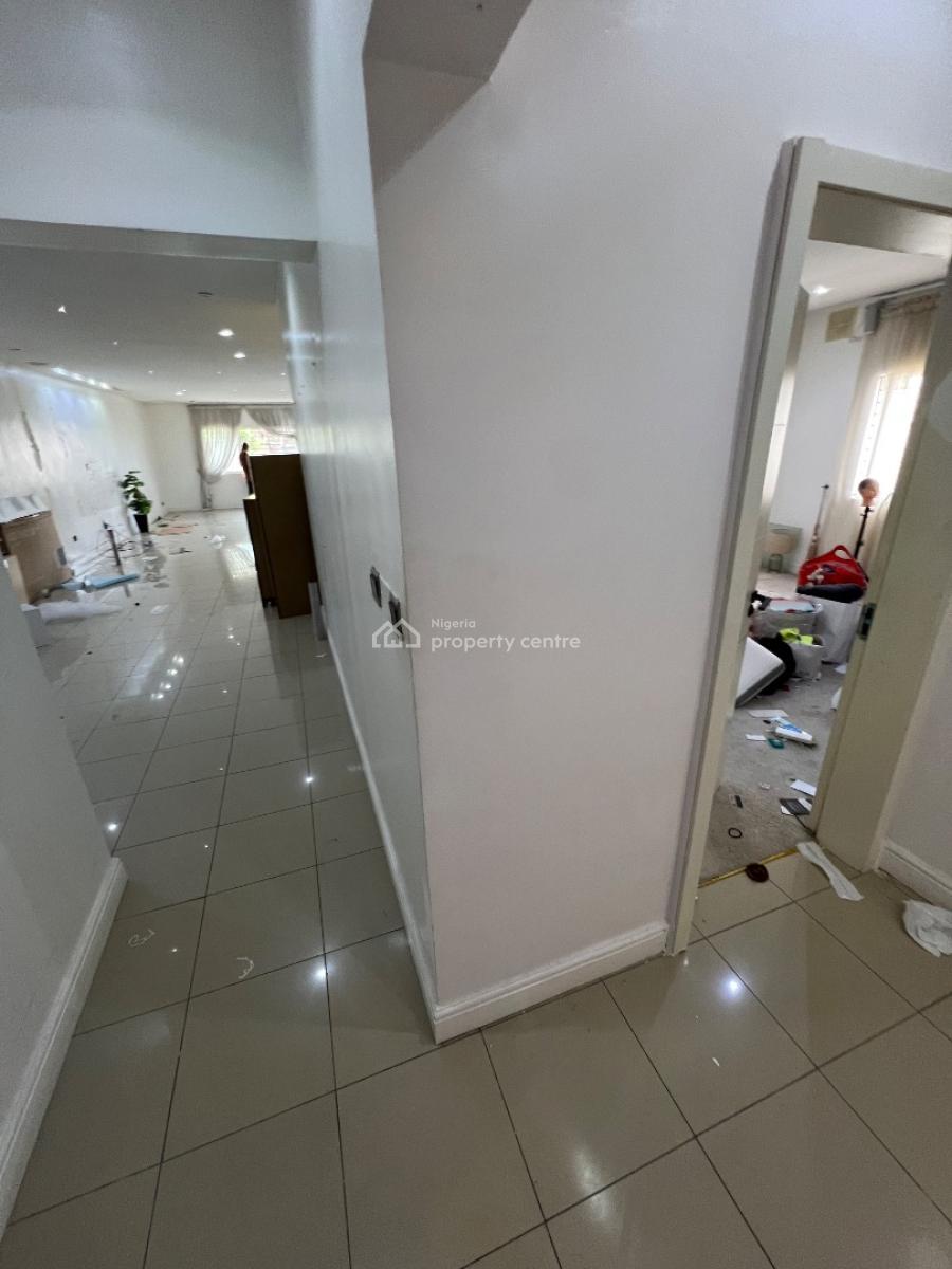 Very Clean 3 Bedroom Commercial Space with Massive Palour and Lounge, Lekki Phase 1, Lekki, Lagos, Commercial Property for Rent