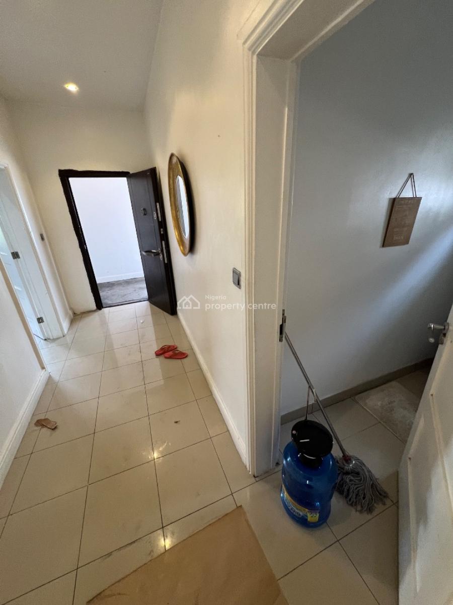 Very Clean 3 Bedroom Commercial Space with Massive Palour and Lounge, Lekki Phase 1, Lekki, Lagos, Commercial Property for Rent