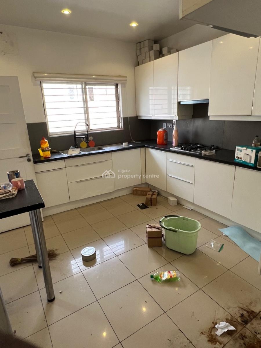 Very Clean 3 Bedroom Commercial Space with Massive Palour and Lounge, Lekki Phase 1, Lekki, Lagos, Commercial Property for Rent