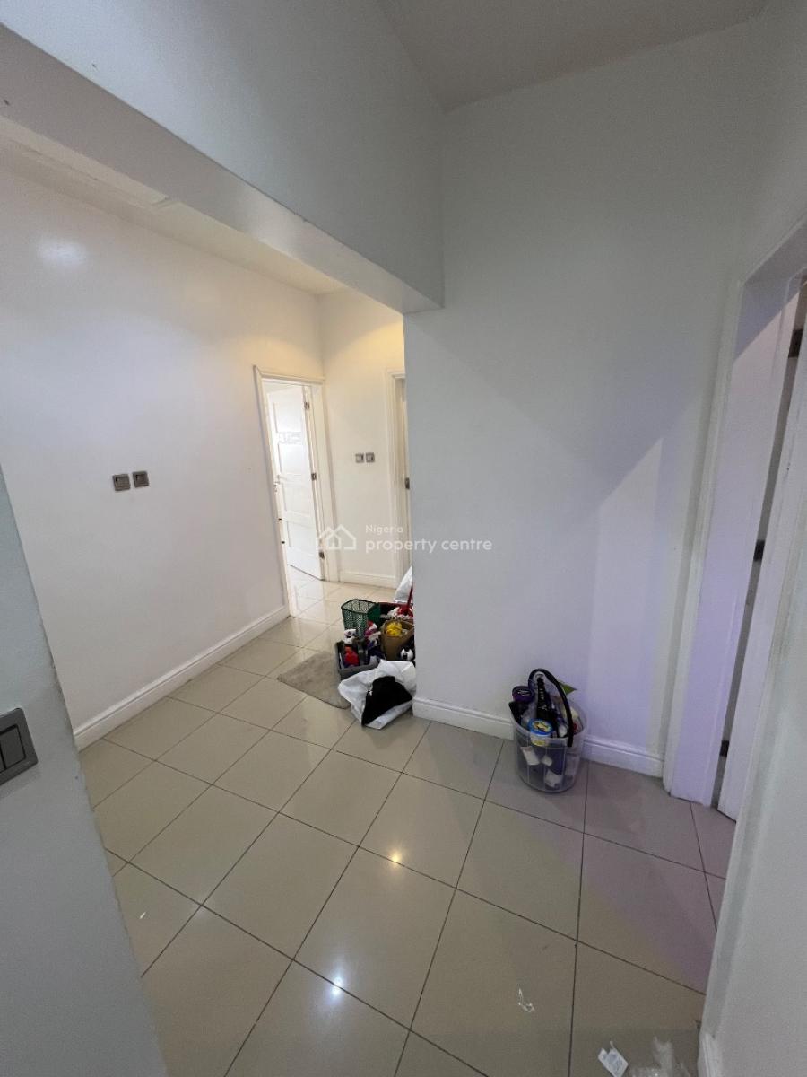 Very Clean 3 Bedroom Commercial Space with Massive Palour and Lounge, Lekki Phase 1, Lekki, Lagos, Commercial Property for Rent