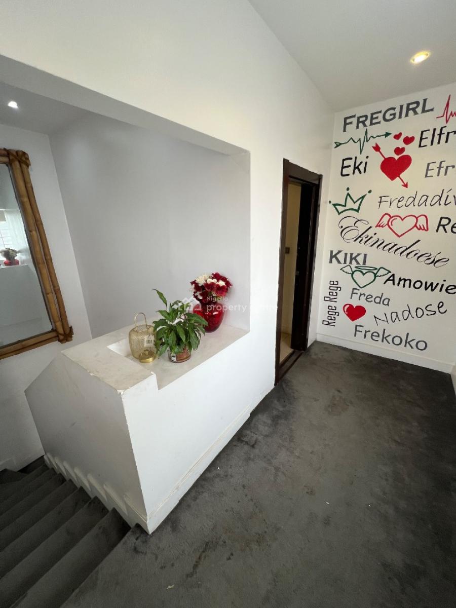 Very Clean 3 Bedroom Commercial Space with Massive Palour and Lounge, Lekki Phase 1, Lekki, Lagos, Commercial Property for Rent