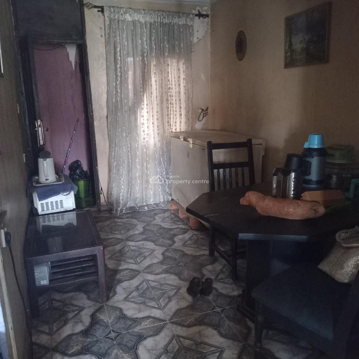 4 Bedroom Flat, Glover Road, Adekunle, Yaba, Lagos, Flat / Apartment for Sale