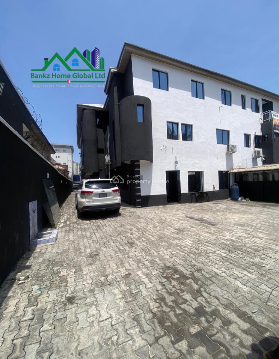 Spacious 3 Bedroom Fully Serviced Apartment, Lekki Phase 1, Lekki, Lagos, Flat / Apartment for Rent