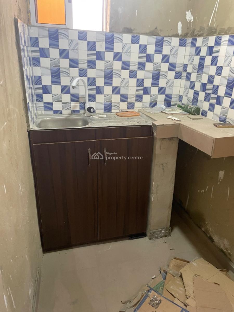 Roomself, Pedro Road, Palmgrove, Shomolu, Lagos, Self Contain (single Rooms) for Rent