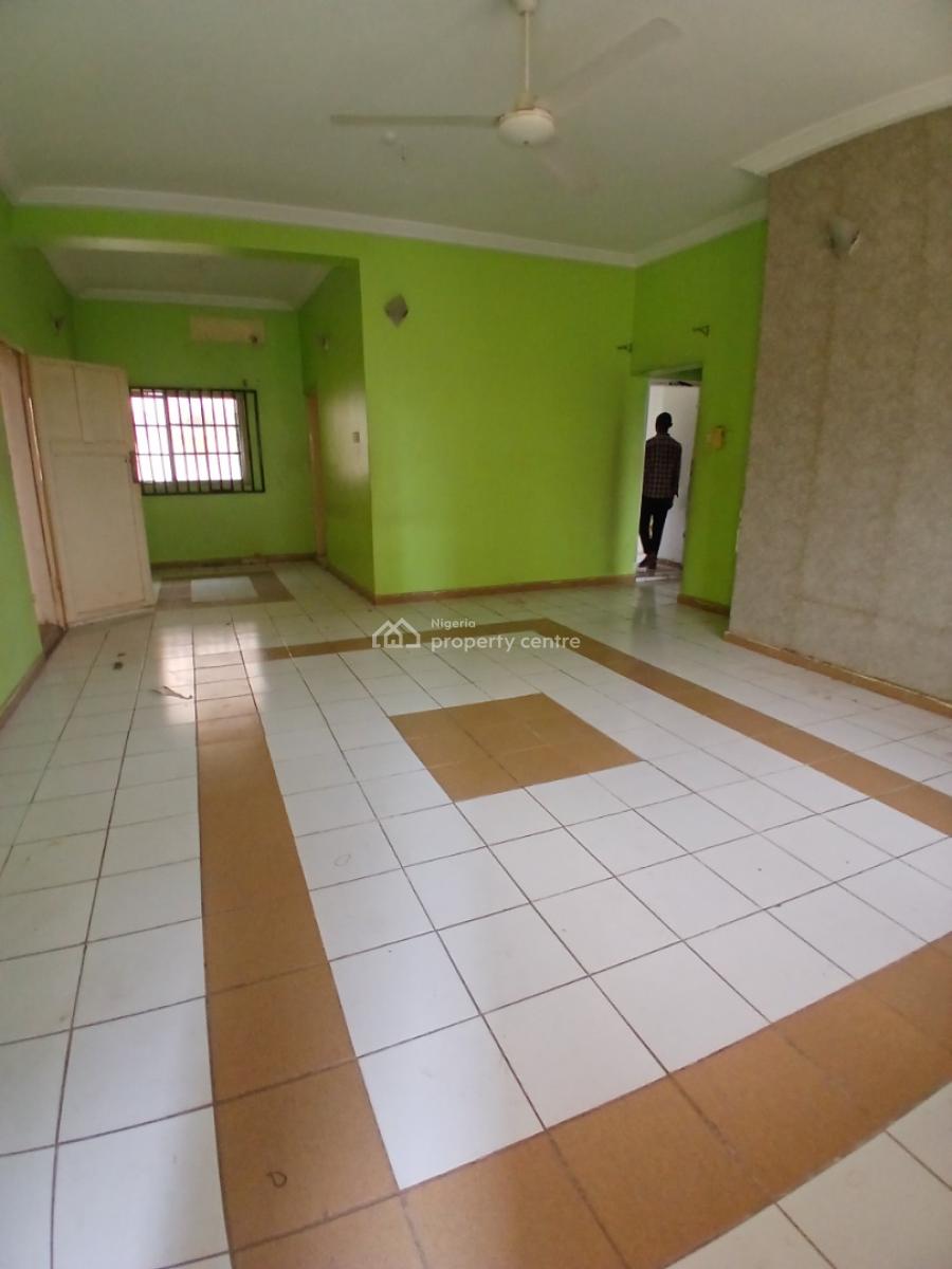 Spacious 2 Bedrooms in an Estate, Durumi, Abuja, Flat / Apartment for Rent
