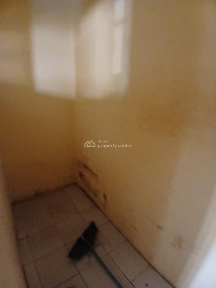 Spacious 2 Bedrooms in an Estate, Durumi, Abuja, Flat / Apartment for Rent