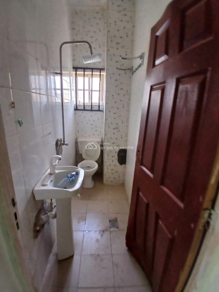 Spacious 2 Bedrooms in an Estate, Durumi, Abuja, Flat / Apartment for Rent
