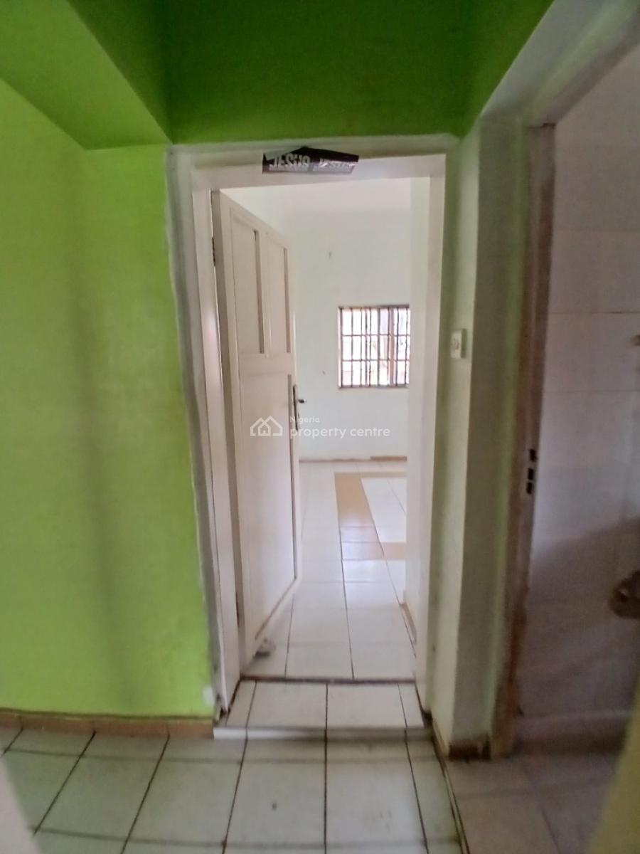 Spacious 2 Bedrooms in an Estate, Durumi, Abuja, Flat / Apartment for Rent
